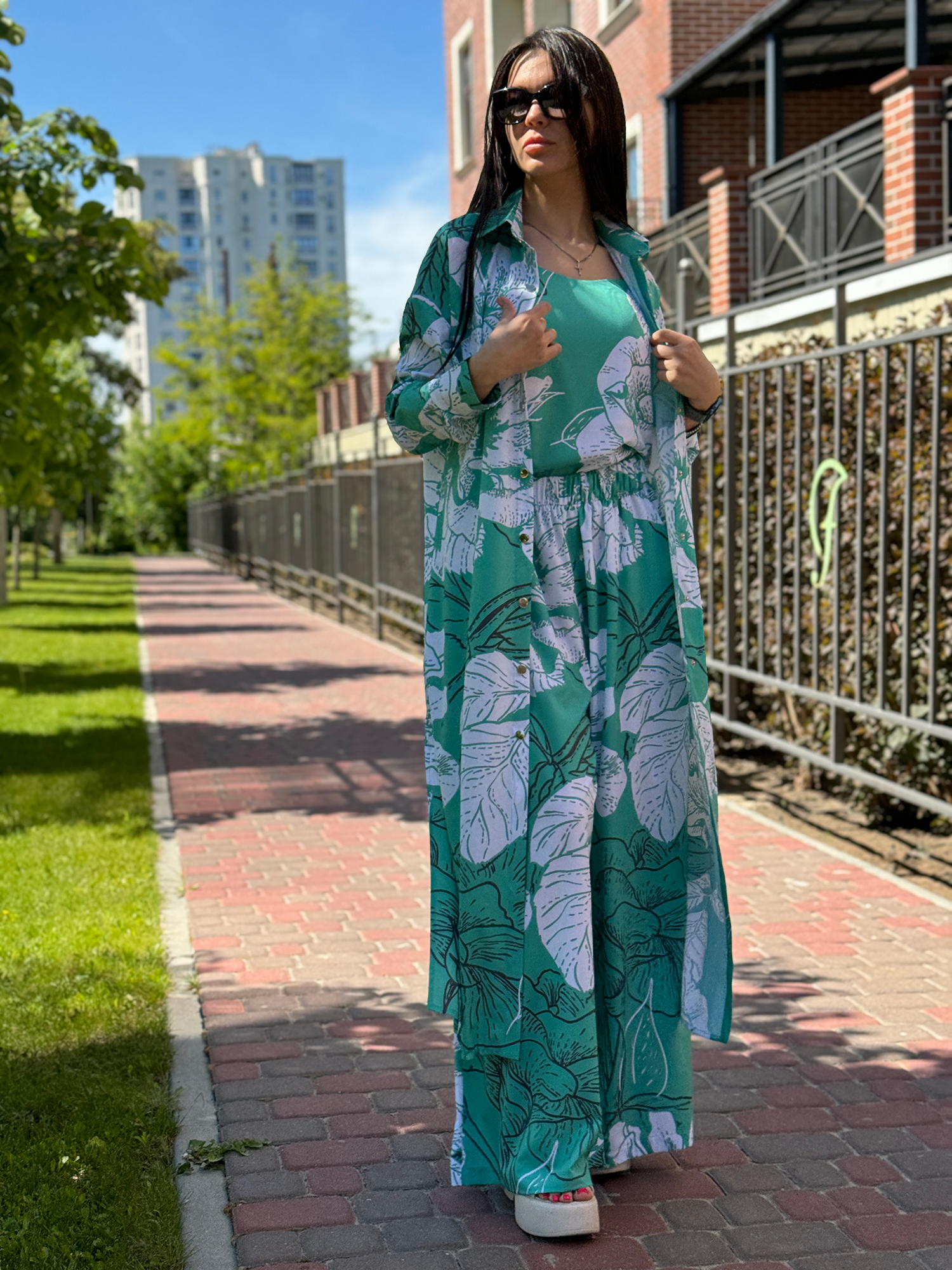 Нарядний жіночий костюм, бірюзового кольору