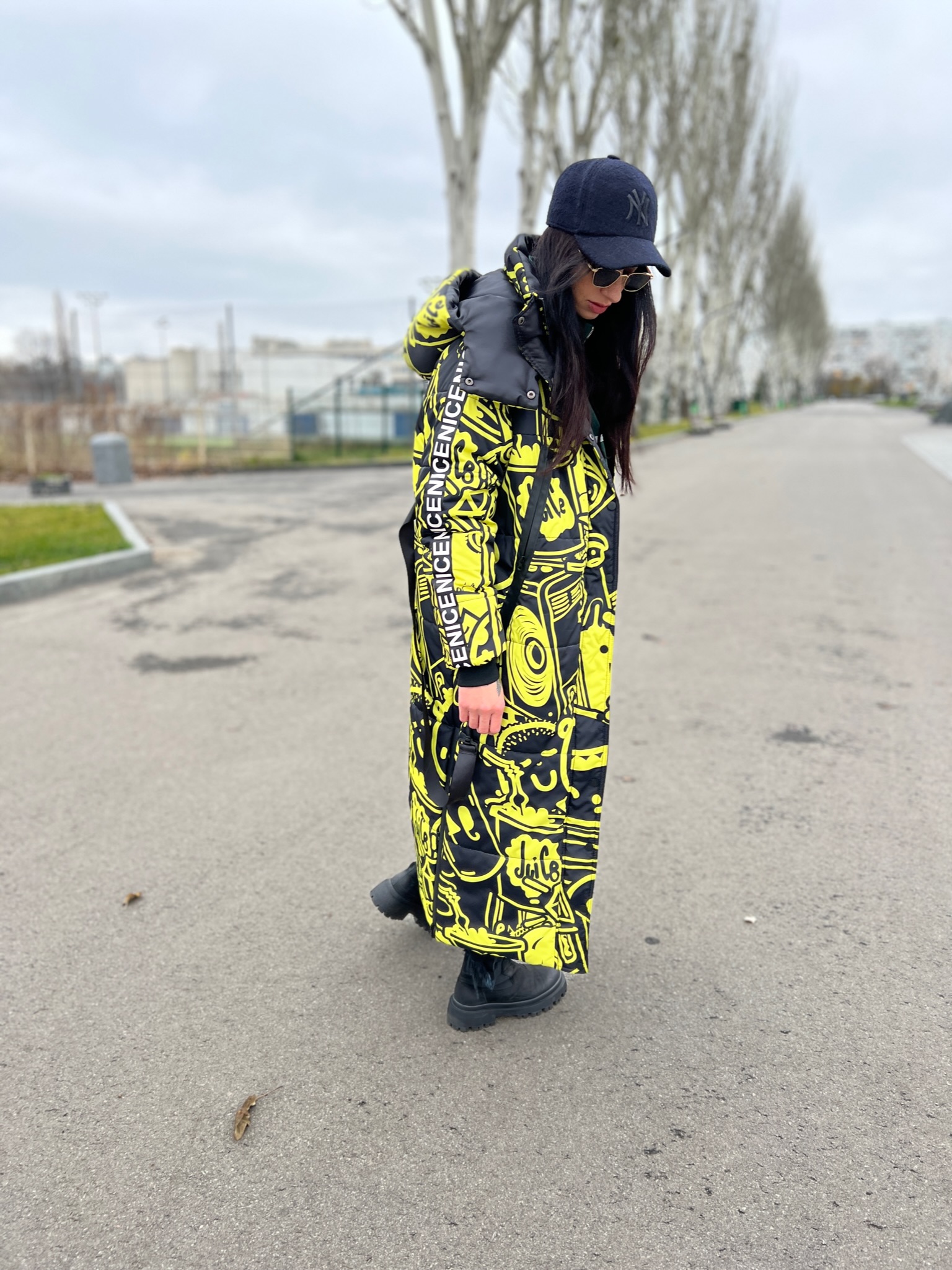 Довге зимове пальто куртка прямого крою з капюшоном