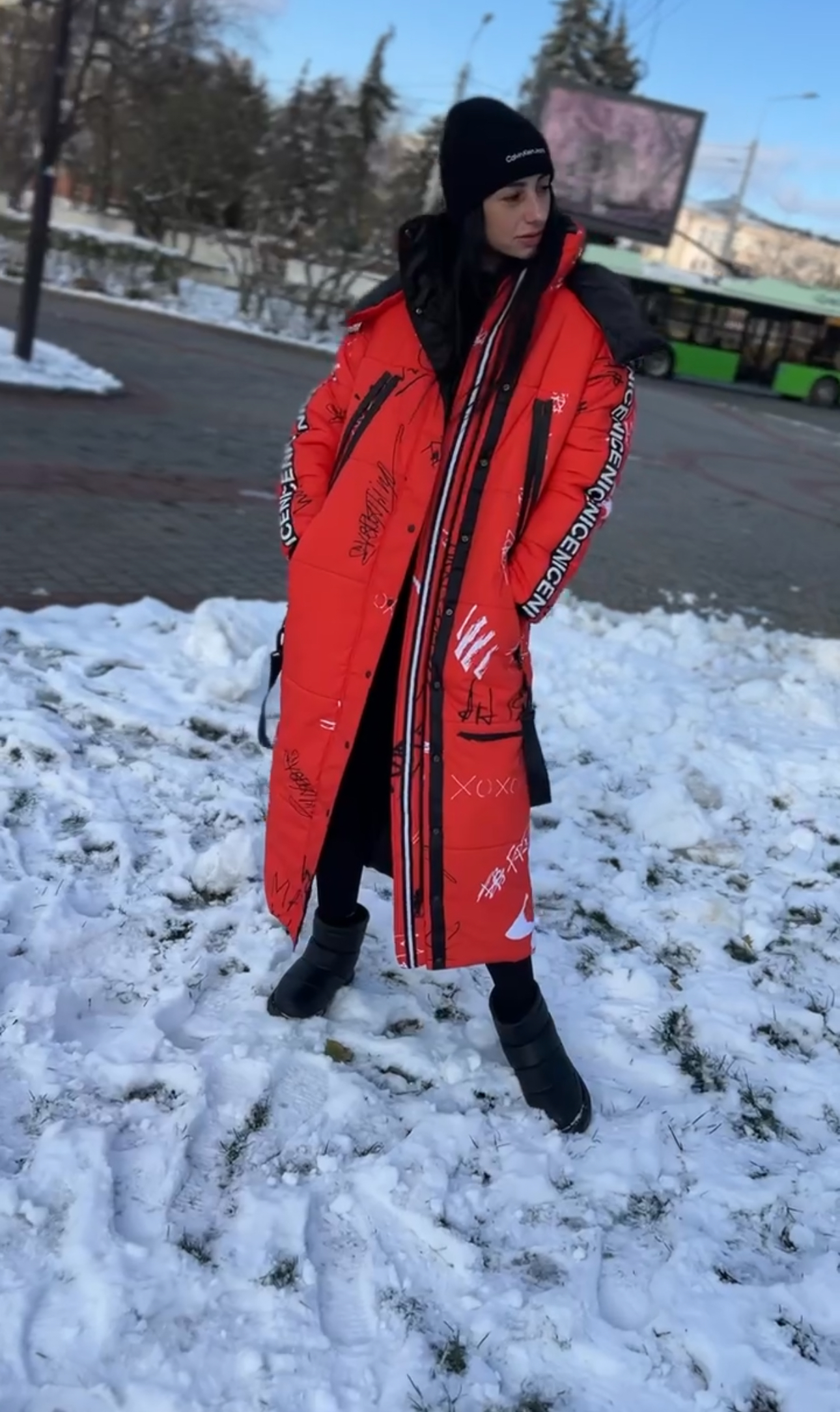 Довге зимове пальто куртка прямого крою з капюшоном