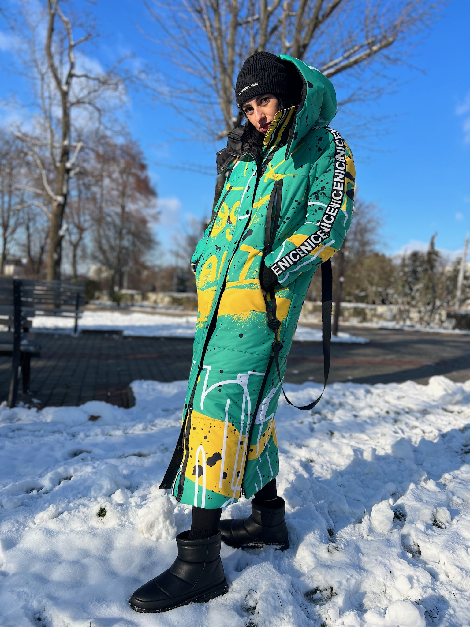 Довге зимове пальто куртка прямого крою з капюшоном