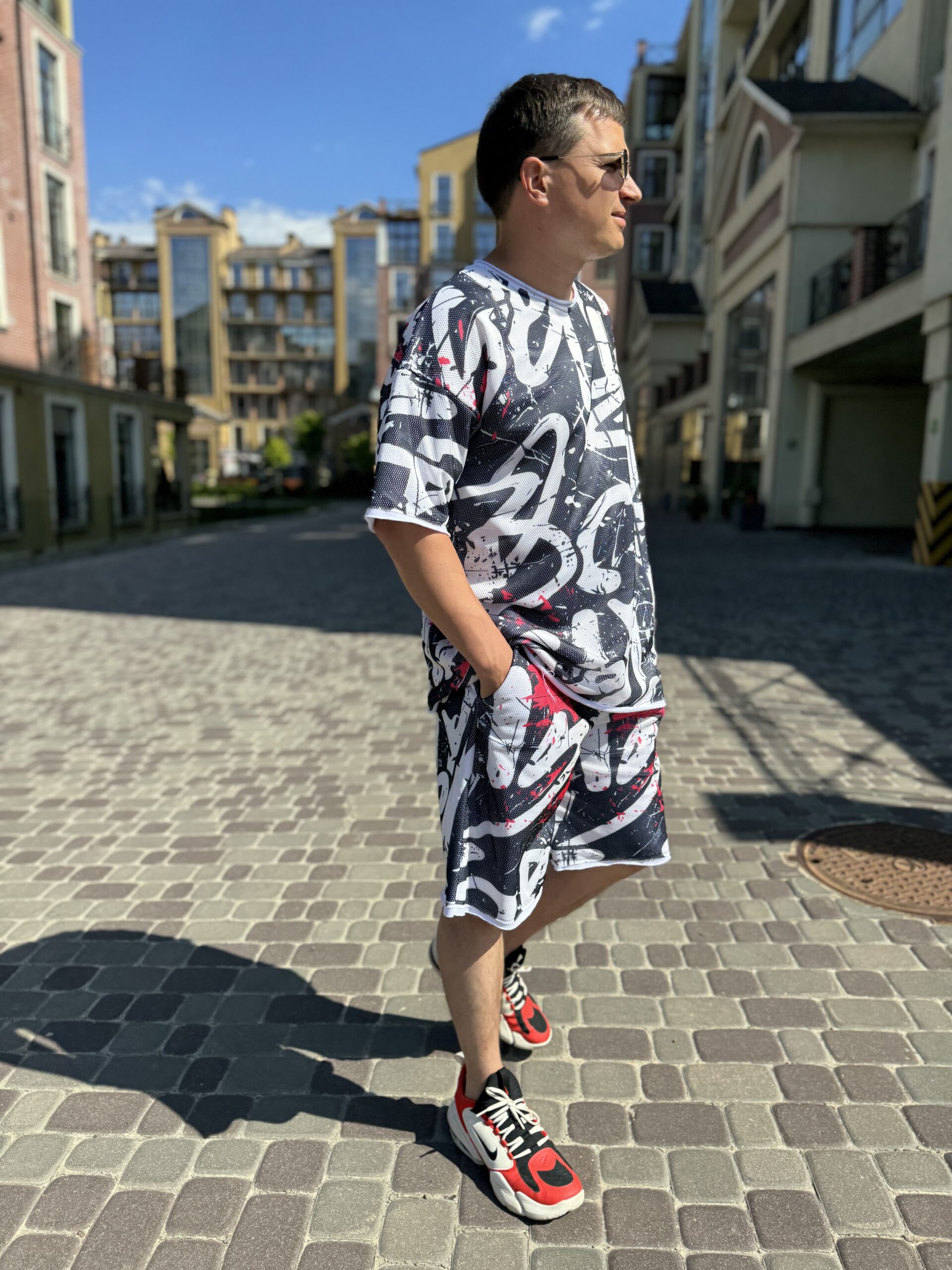 Чоловічий костюм, шорти та футболка, сірий