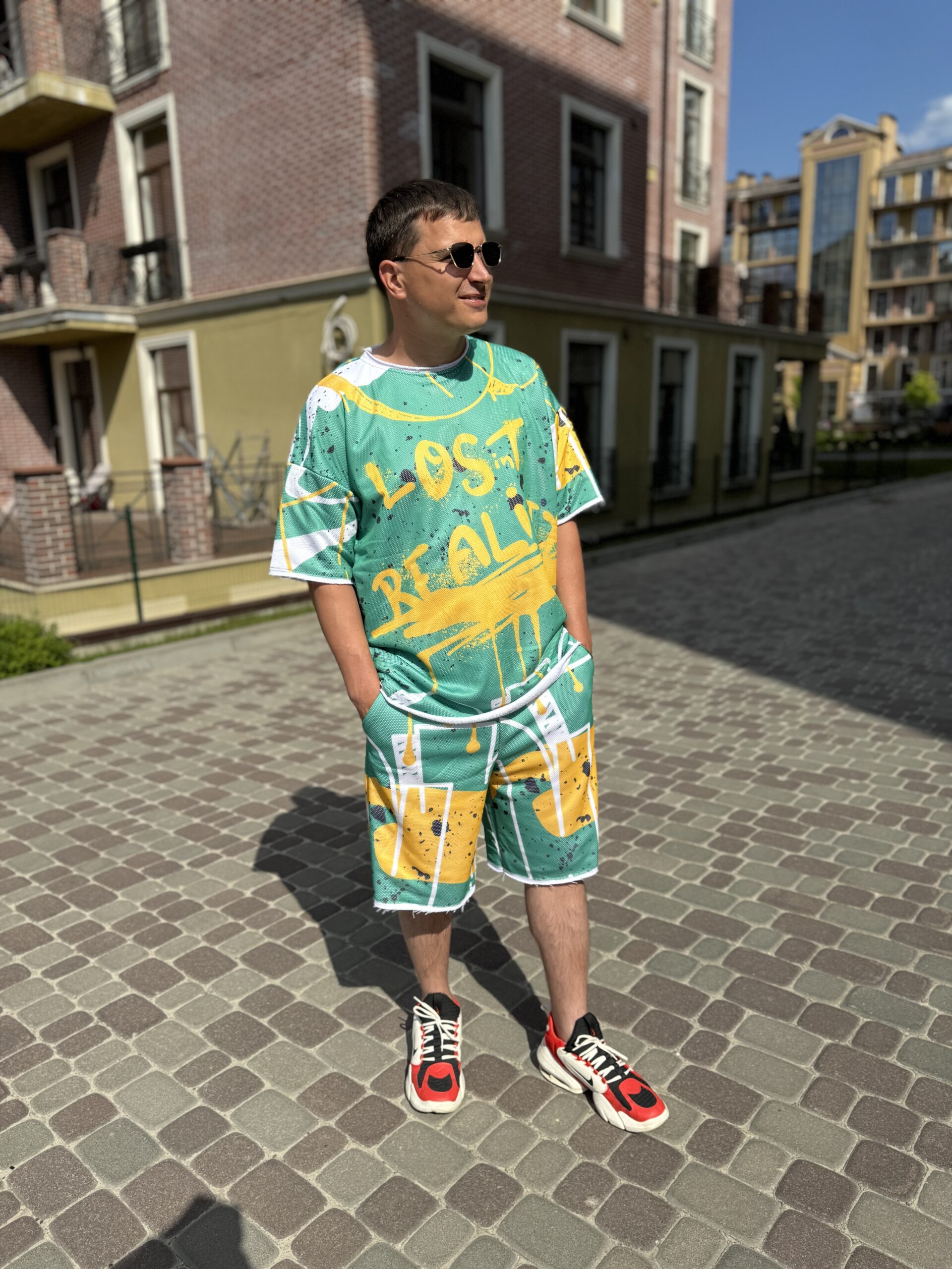 Чоловічий костюм, шорти та футболка, зелений