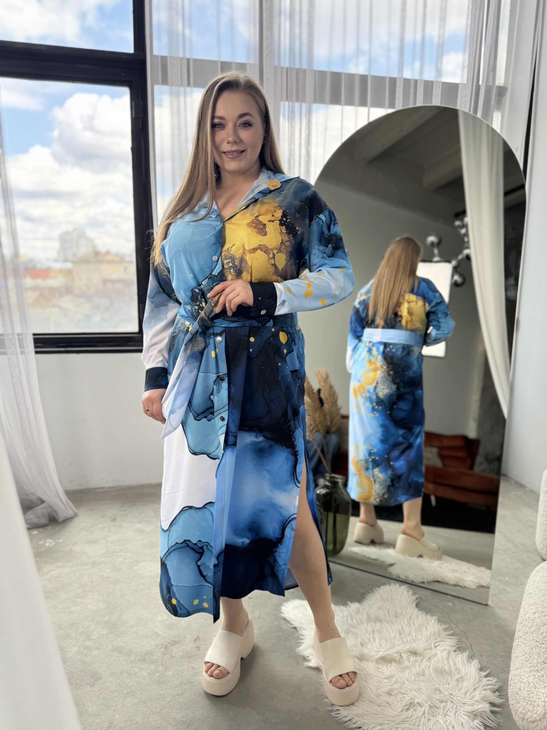 Сукня – сорочка, довга із поясом, синього кольору