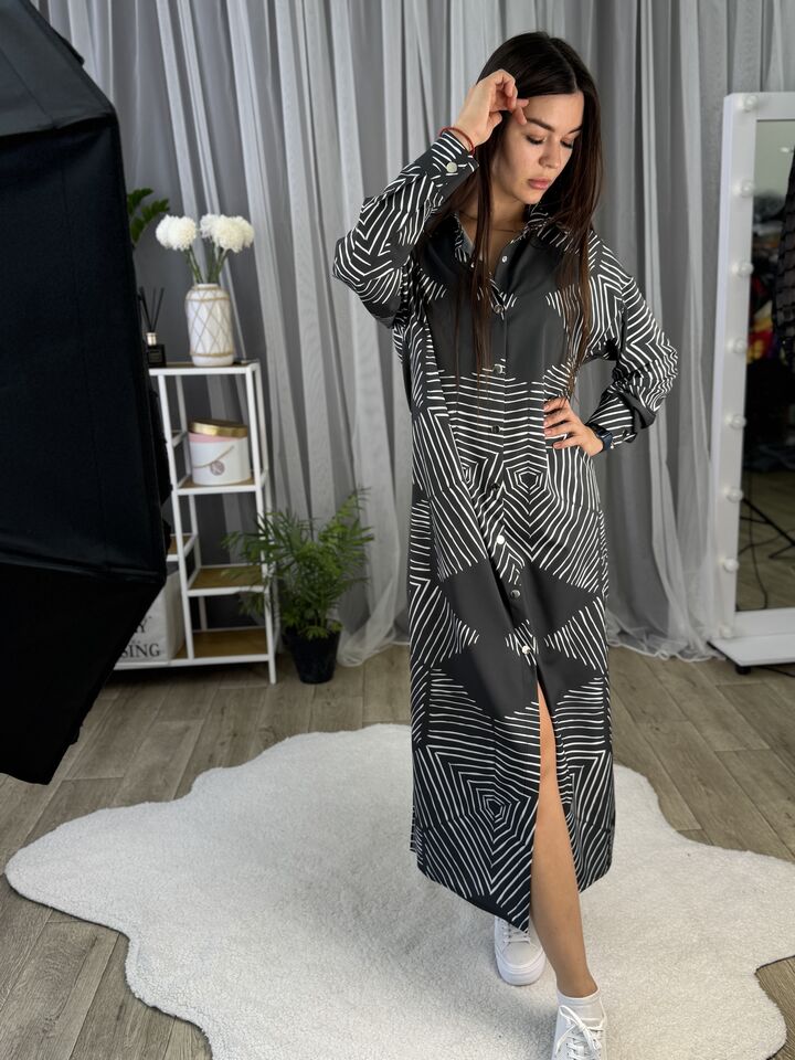 Сукня – сорочка, довга із поясом, сіра з геометричним принтом