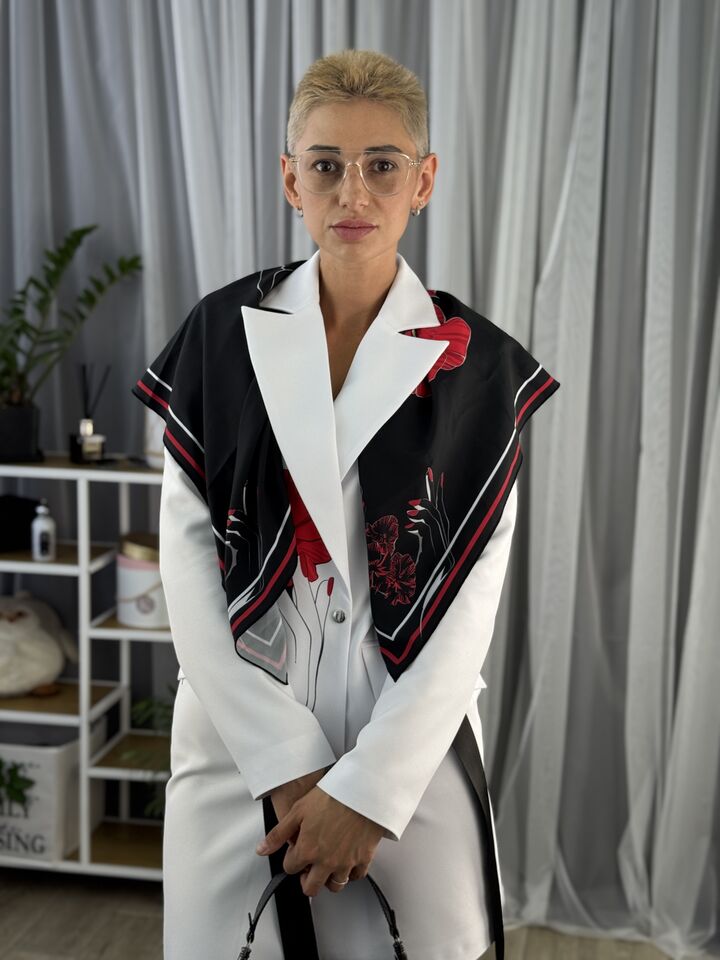 Жіноча сукня жакет приталена білого кольору