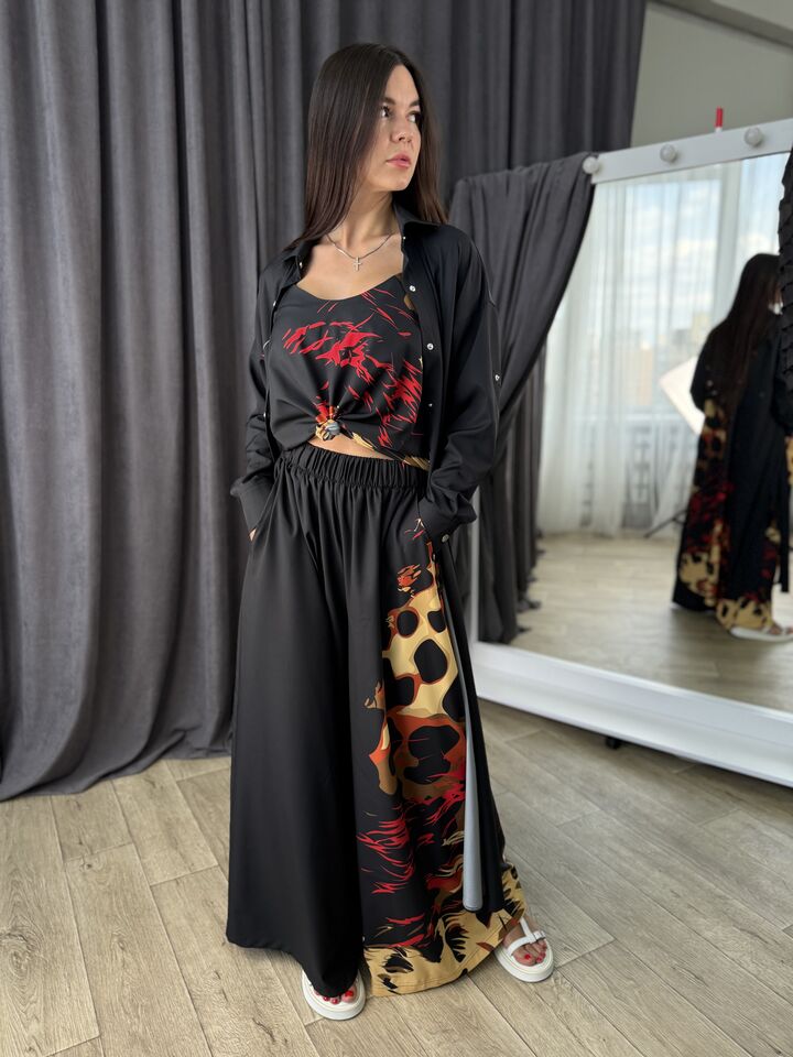 Жіночий костюм трійка, чорний із принтом – лео