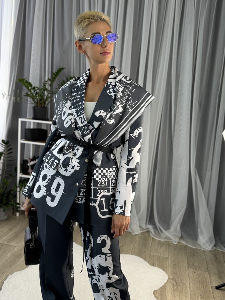 Жіночий піджак, оверсайз, сірий із цифрами