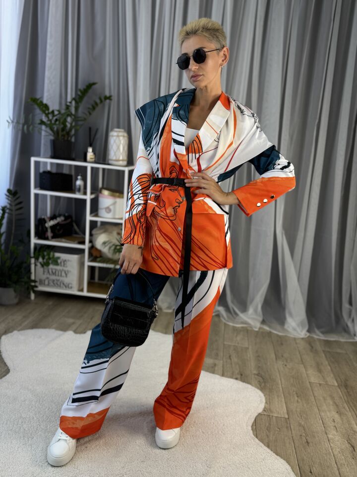 Жіночий брючний костюм, помаранчевий