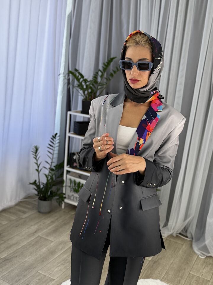 Жіночий жакет, оверсайз, сірий із принтом