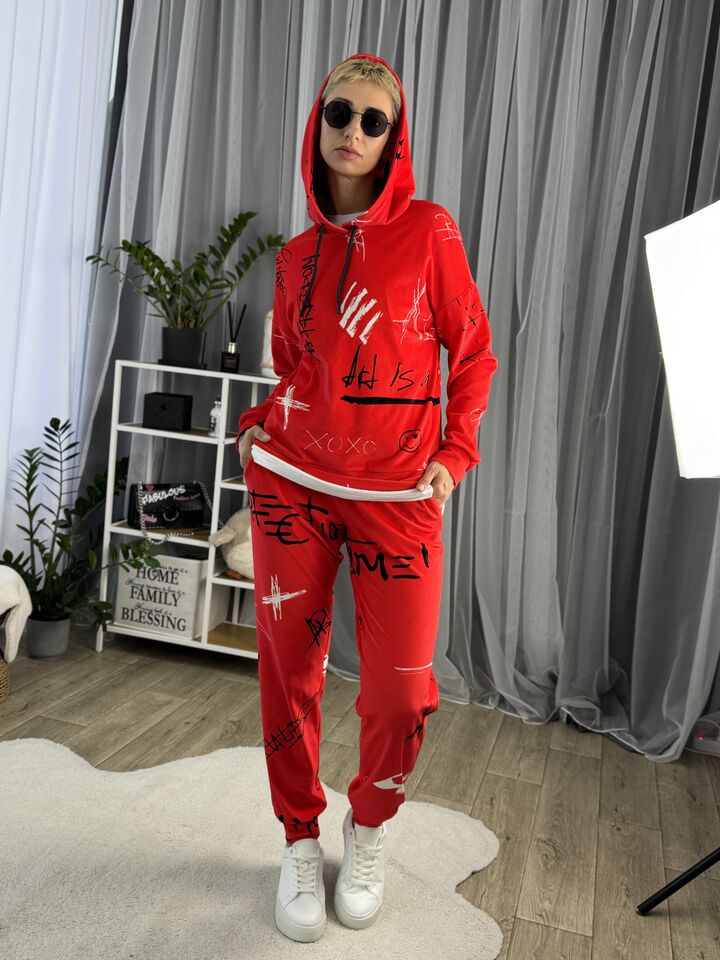 Велюровий жіночий костюм, сезон весна/осінь, червоний