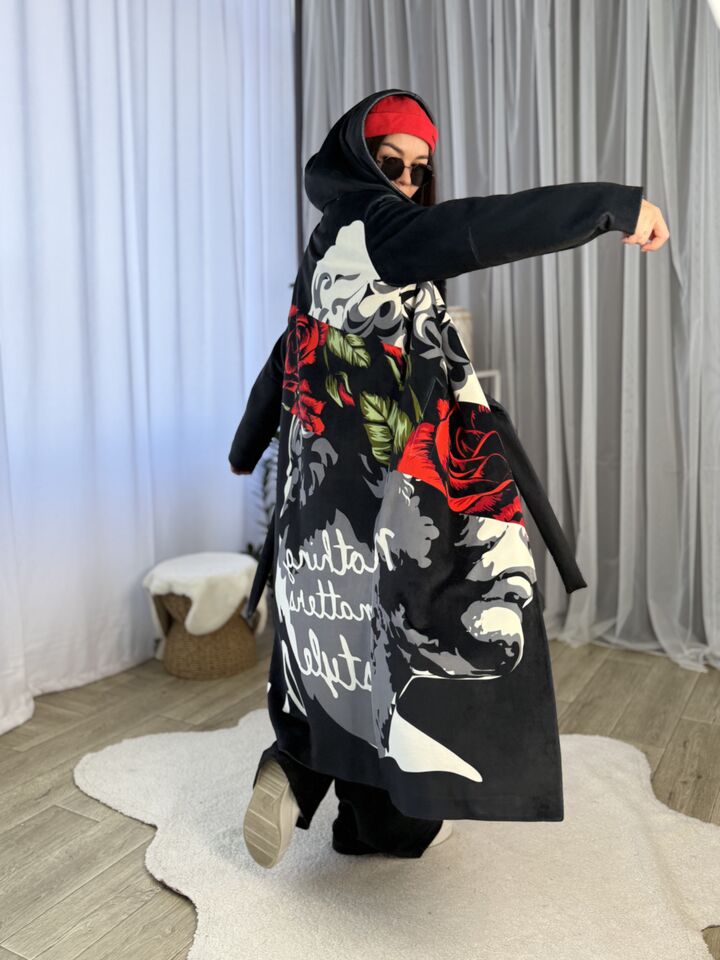 Велюрове пальто з капюшоном