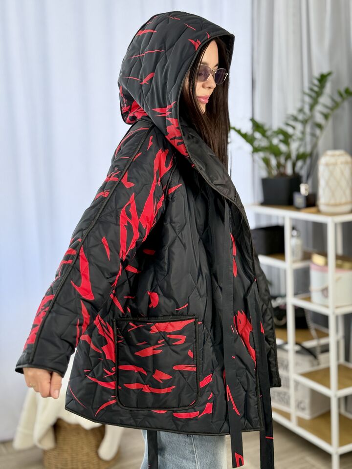 Двостороння жіноча коротка стьобана куртка , чорний з червоним