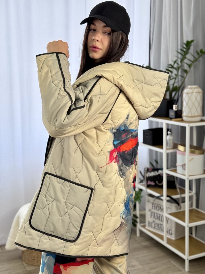 Двостороння жіноча коротка стьобана куртка, бежевий принт