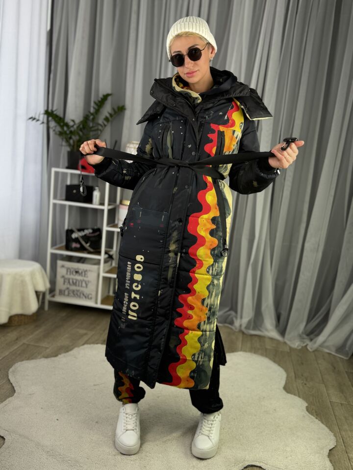 Довге зимове пальто куртка прямого крою з капюшоном, чорний із принтом