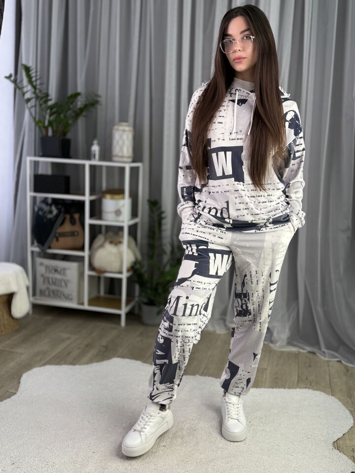 Велюровий жіночий костюм, весна/осінь