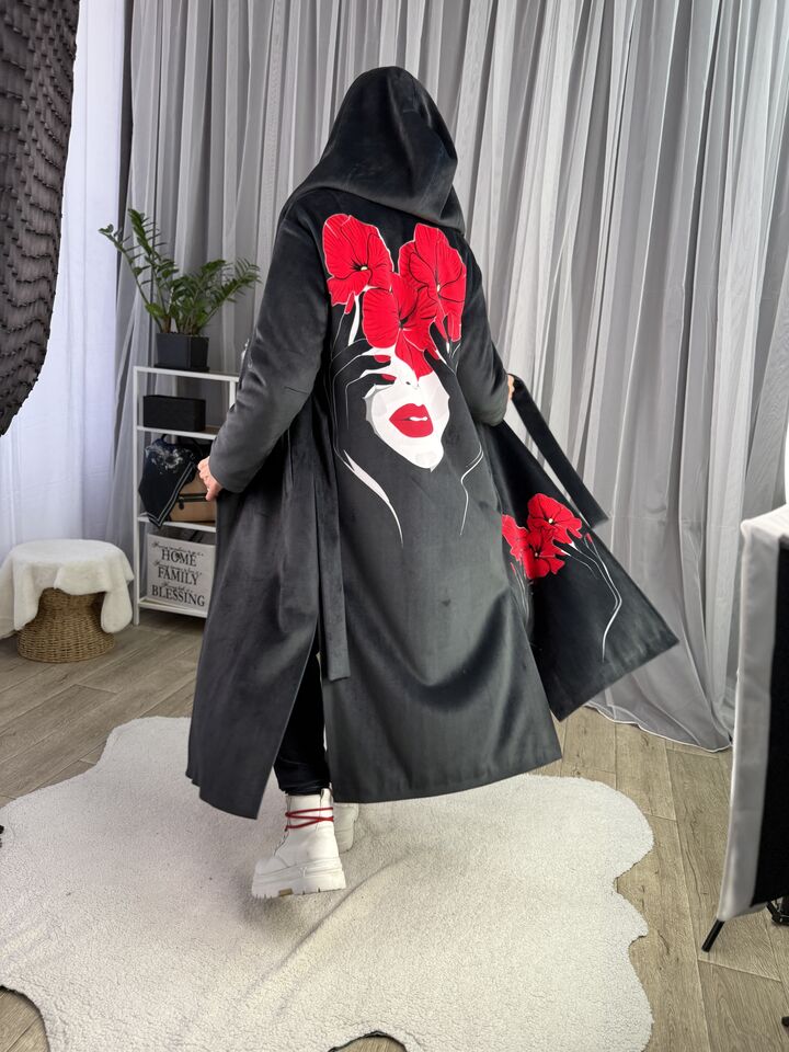 Велюрове пальто з капюшоном