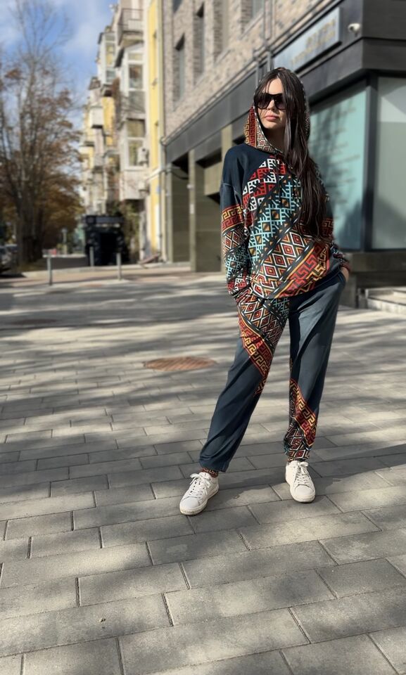 Велюровий жіночий костюм,штани джоггери весна/осінь, принт орнаменти