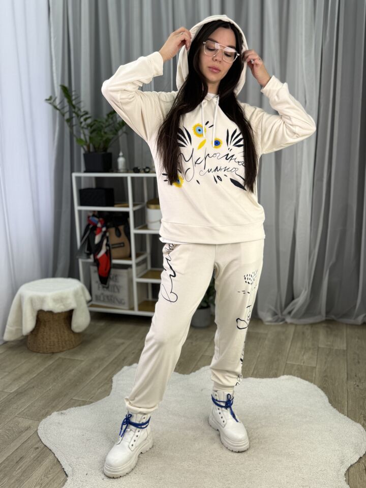 Велюровий жіночий костюм, весна/осінь